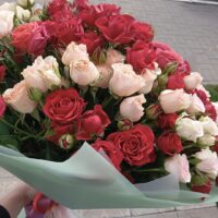 Букет кустовых роз