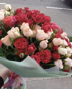 Букет кустовых роз