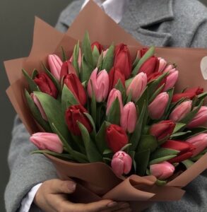 Букет"Алые тюльпаны "31шт